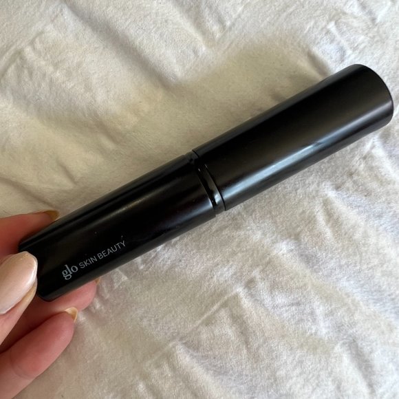 NWT Glo Skin Beauty Combo Pack: Primer x2, Lip Balm, Travel Brush + Cosmetic Bag - Picture 9 of 10